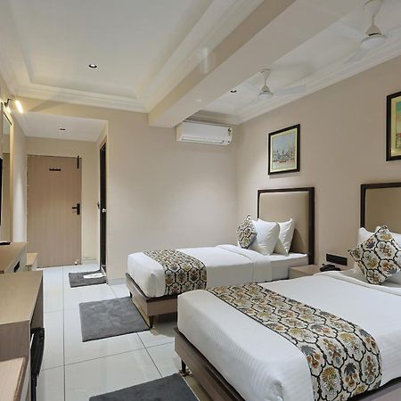 Hotel Royal Town アーメダバード エクステリア 写真