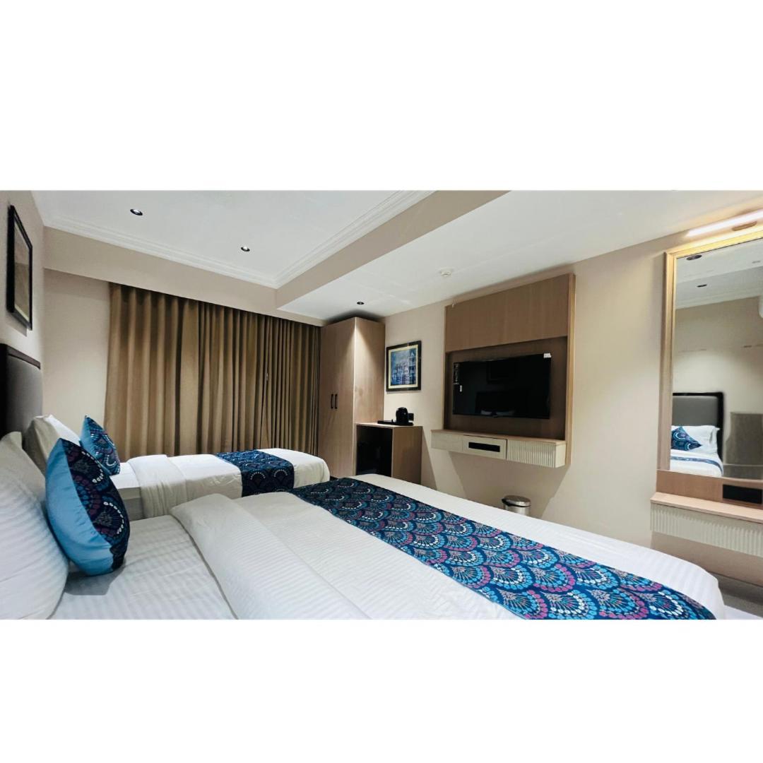 Hotel Royal Town アーメダバード エクステリア 写真