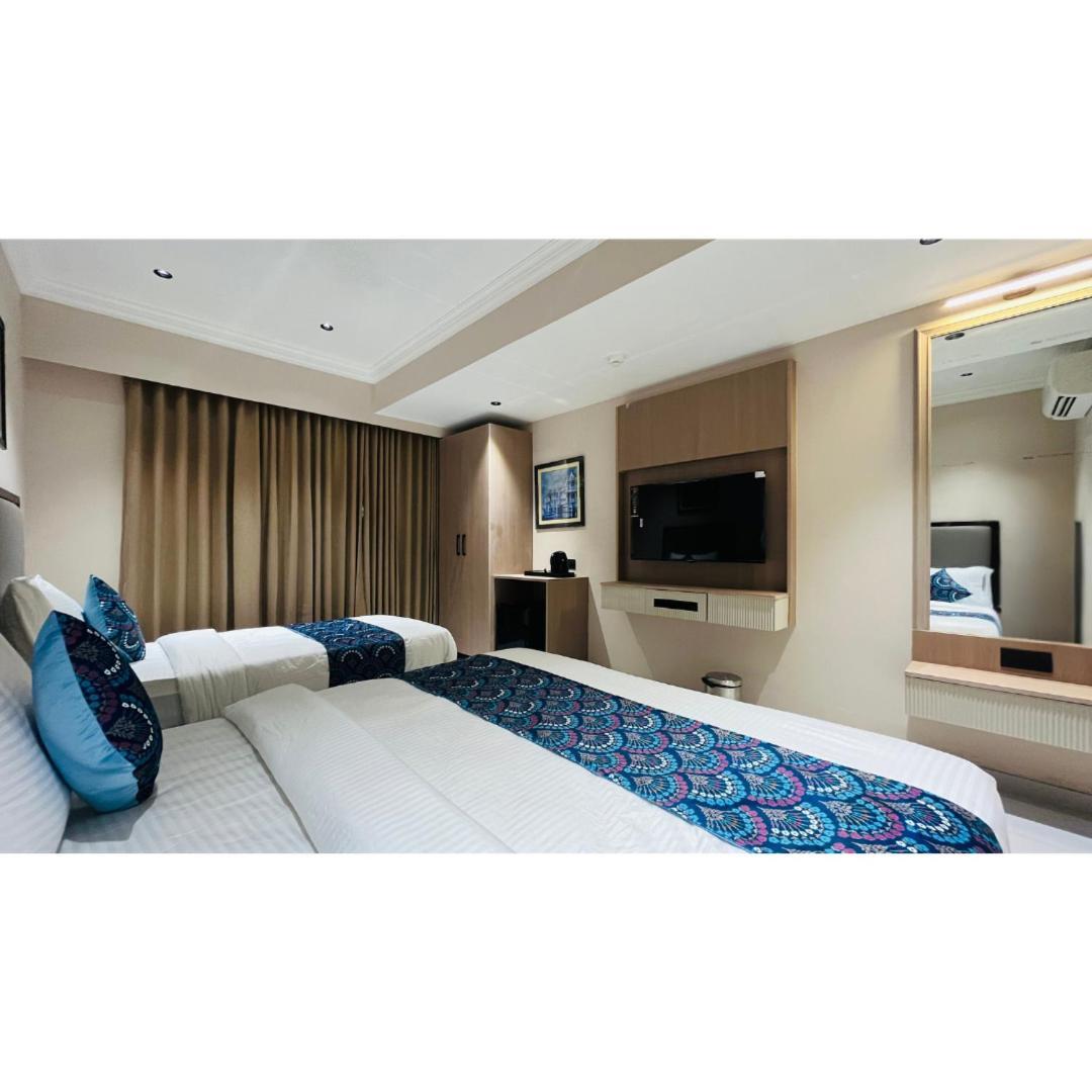 Hotel Royal Town アーメダバード エクステリア 写真