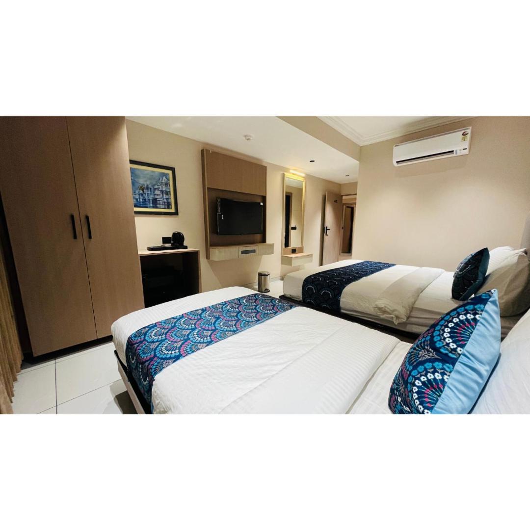 Hotel Royal Town アーメダバード エクステリア 写真