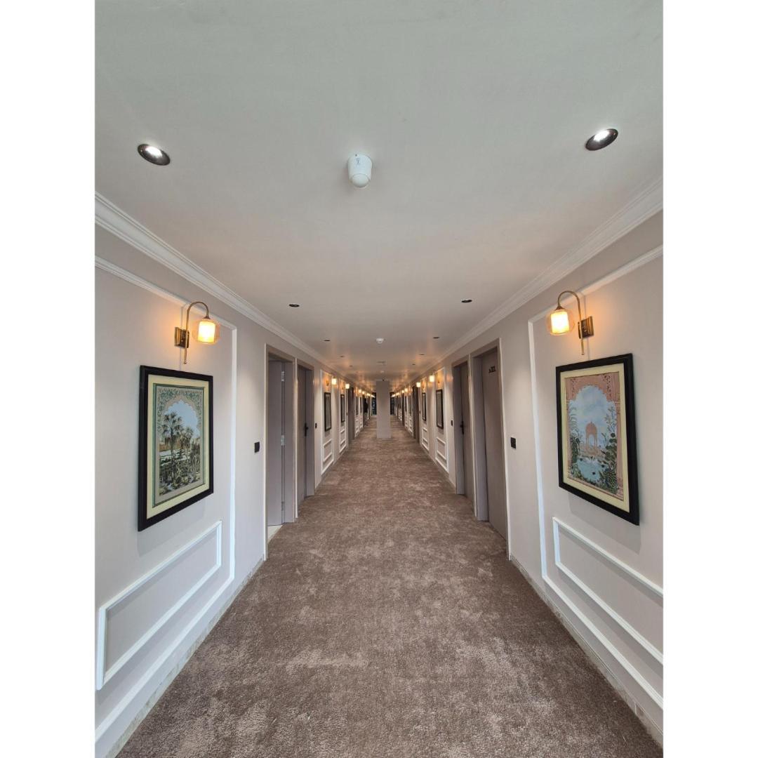 Hotel Royal Town アーメダバード エクステリア 写真