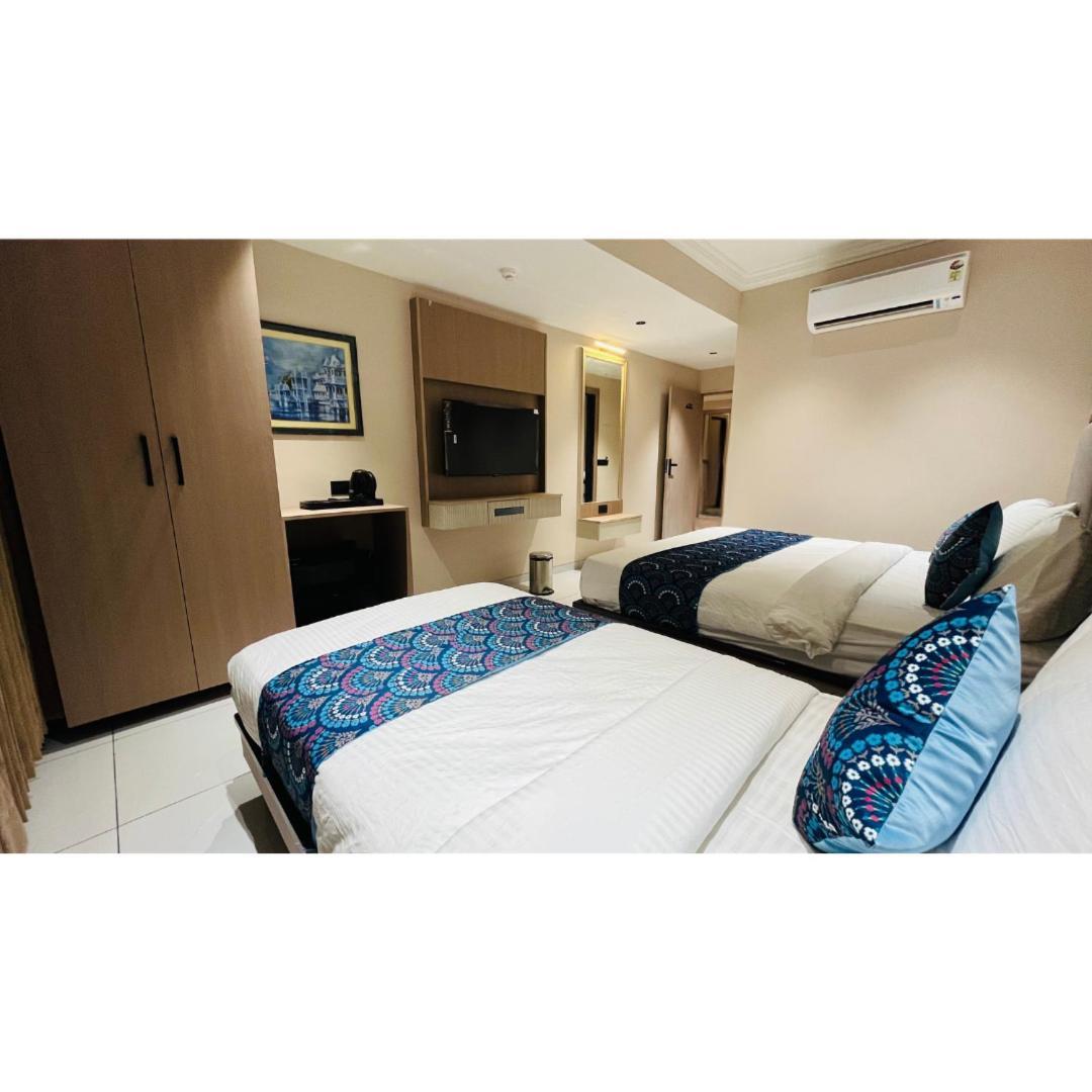 Hotel Royal Town アーメダバード エクステリア 写真