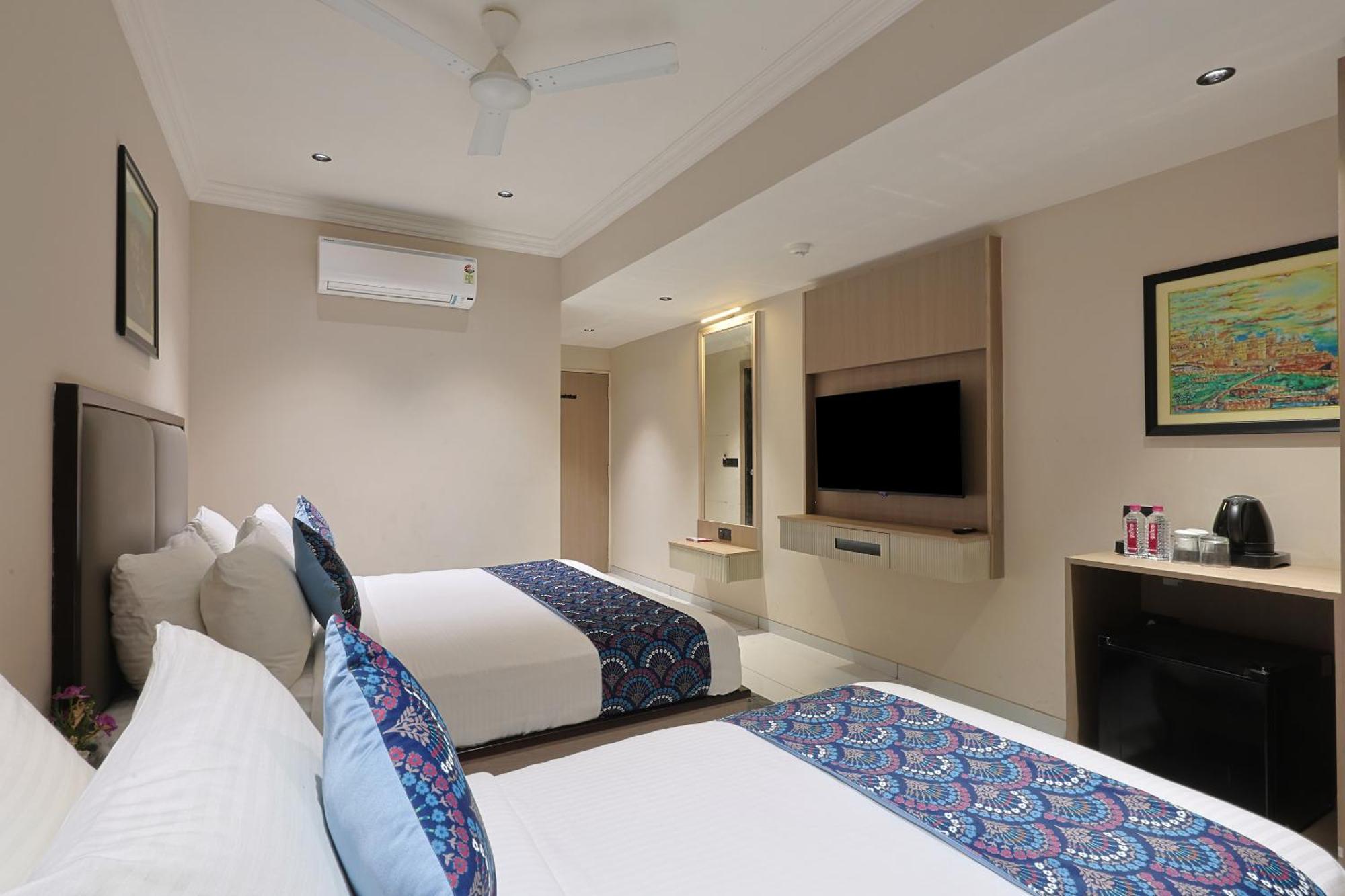 Hotel Royal Town アーメダバード エクステリア 写真