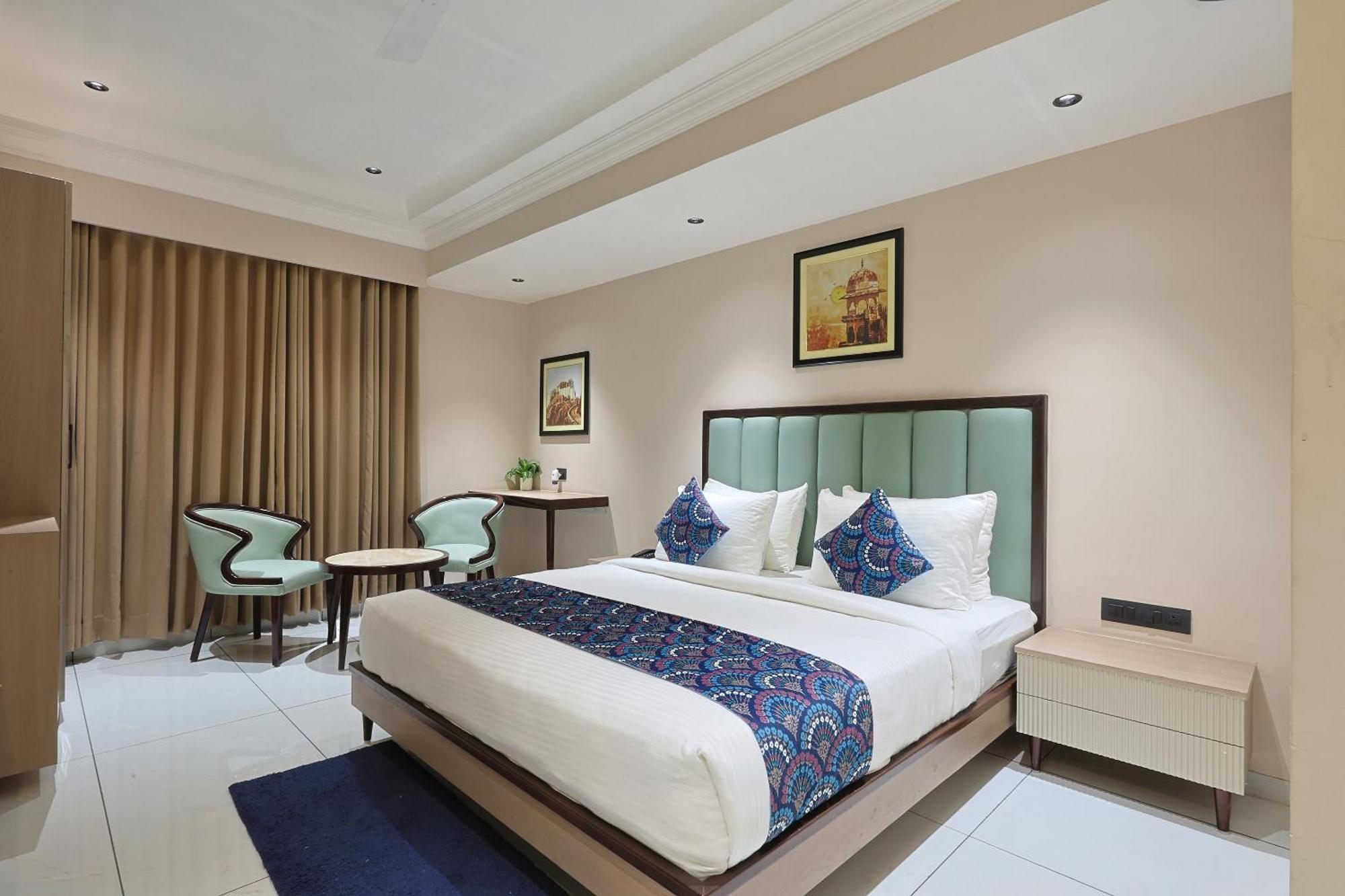 Hotel Royal Town アーメダバード エクステリア 写真
